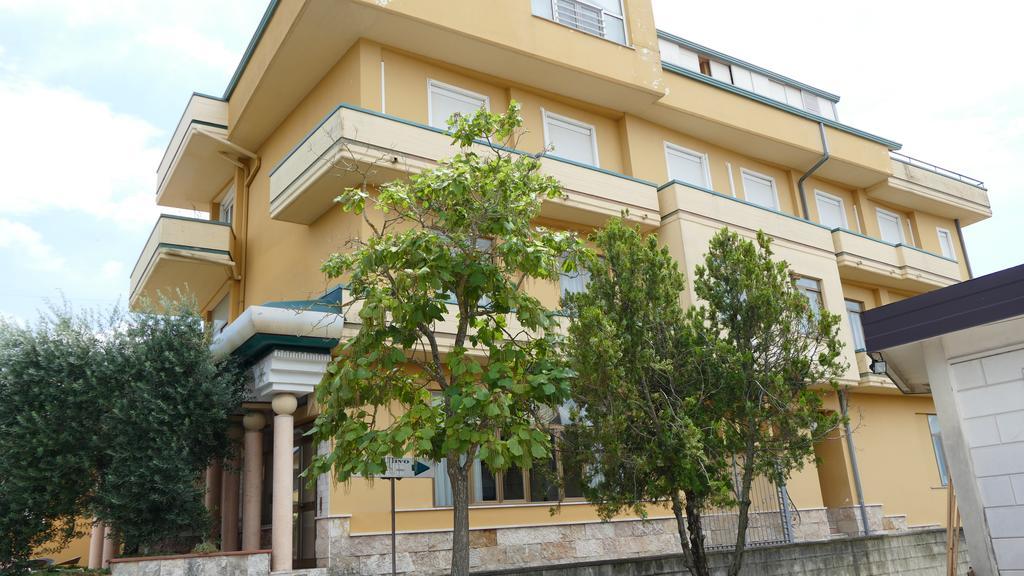 Hotel L'Ulivo Mirabella Eclano Kültér fotó