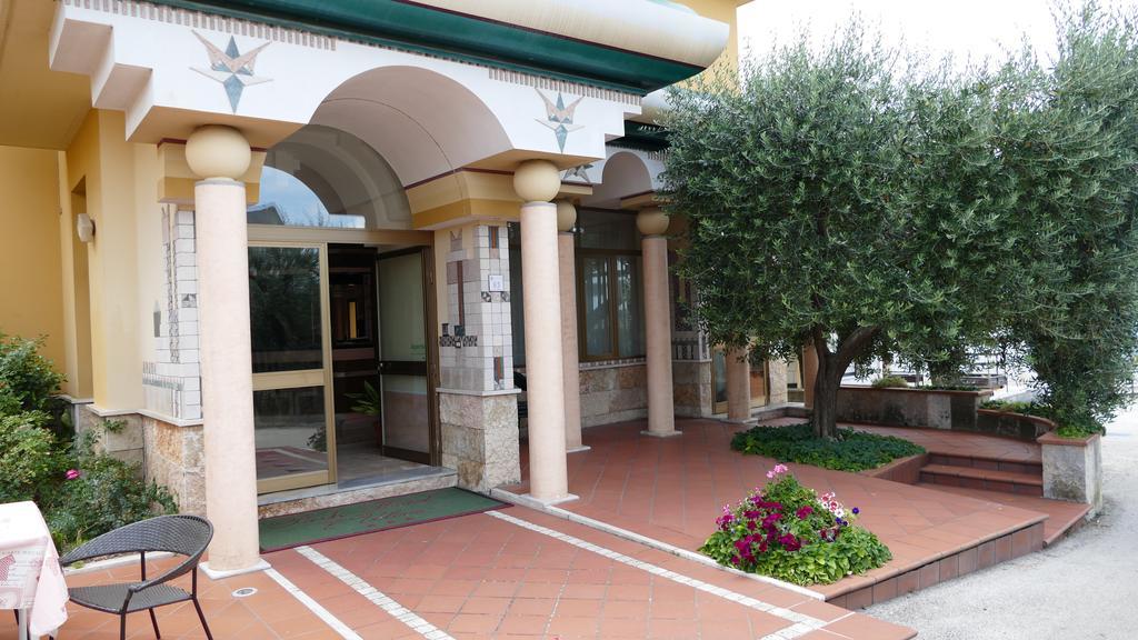 Hotel L'Ulivo Mirabella Eclano Kültér fotó